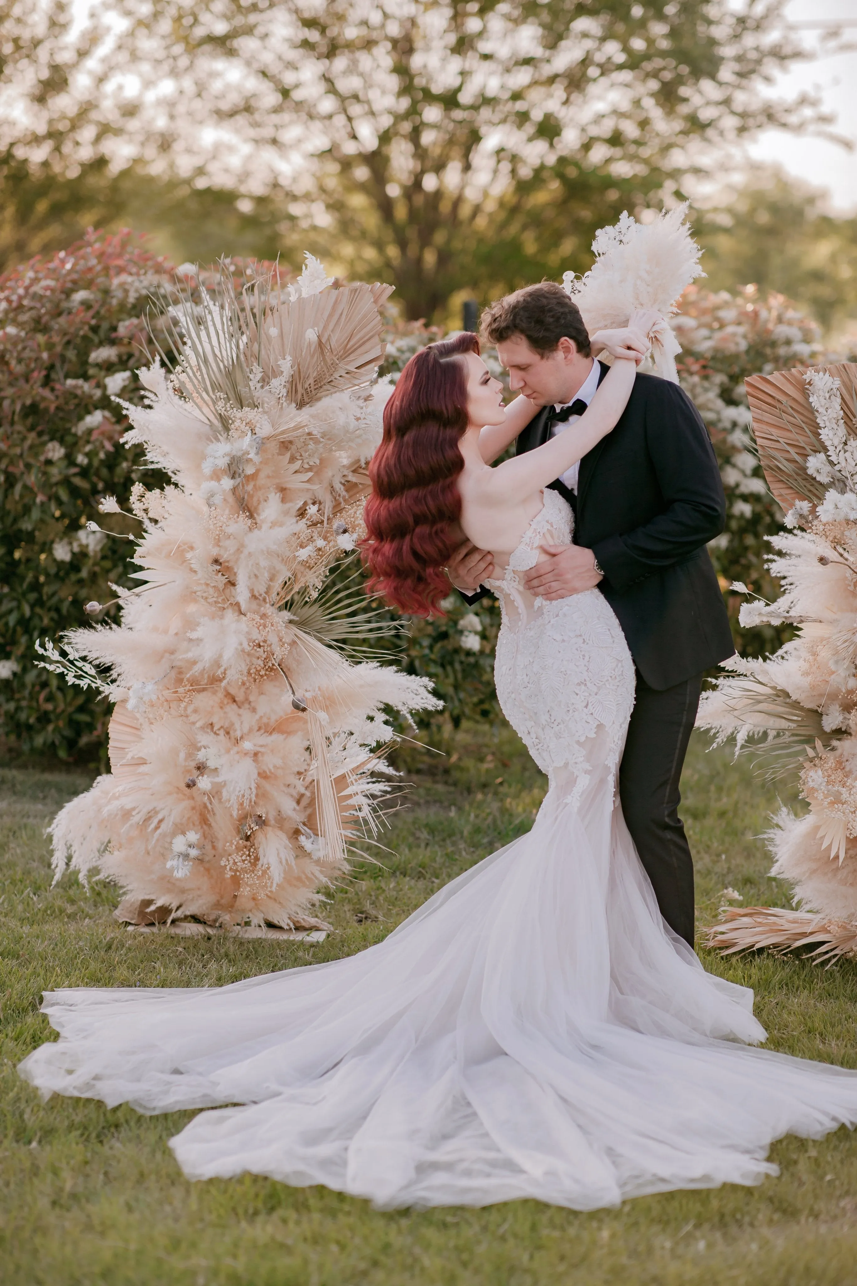 Lace and Tulle Mermaid Wedding Dress (#Julieta)